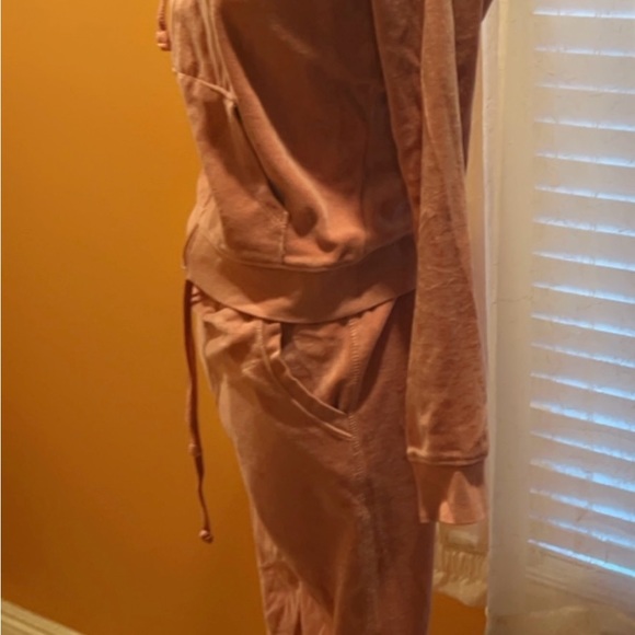 Women’s Set Of Blush Rose Jogging Suit Lounge Activewear Sweats Size Small - Picture 2 of 3